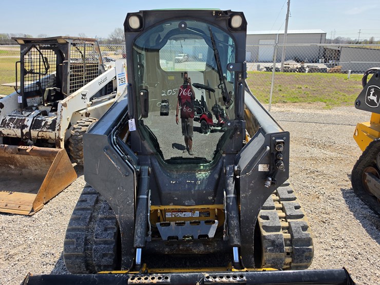 2015-deere-323e-image-4