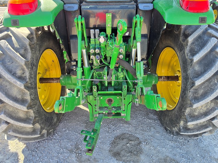 2020-john-deere-6110m-image-14