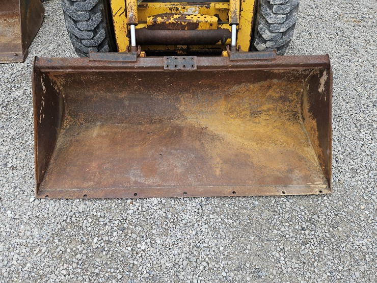 1999-john-deere-250-image-3