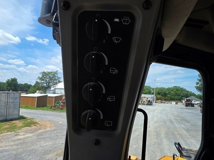 2021-caterpillar-d5-lgp-image-86