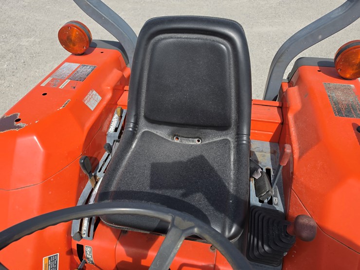 1997-kubota-l2900-image-6