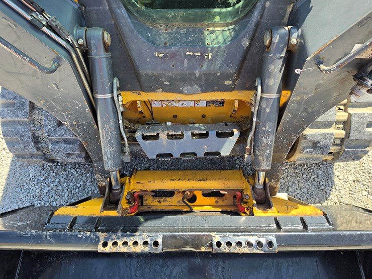 2015-deere-323e-image-5