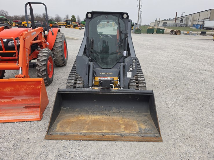 2023-deere-317g-image-2