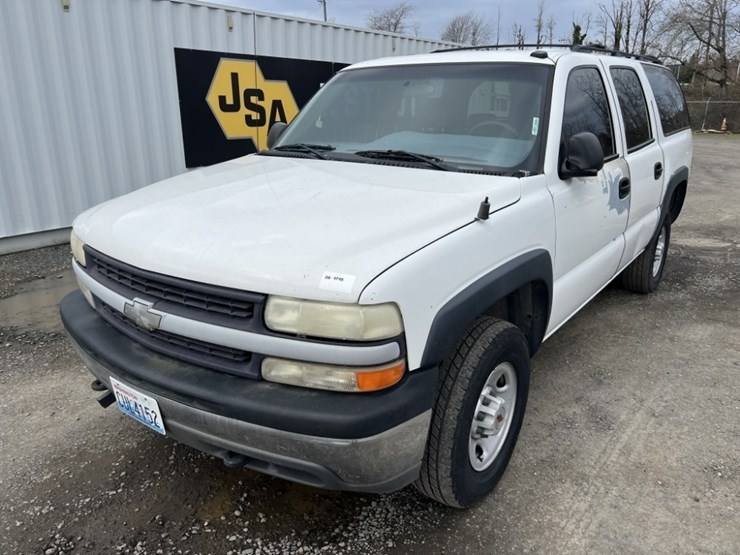 2001-chevrolet-suburban-image-1