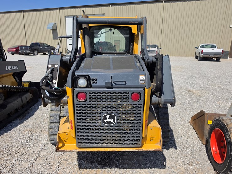 2015-deere-323e-image-17