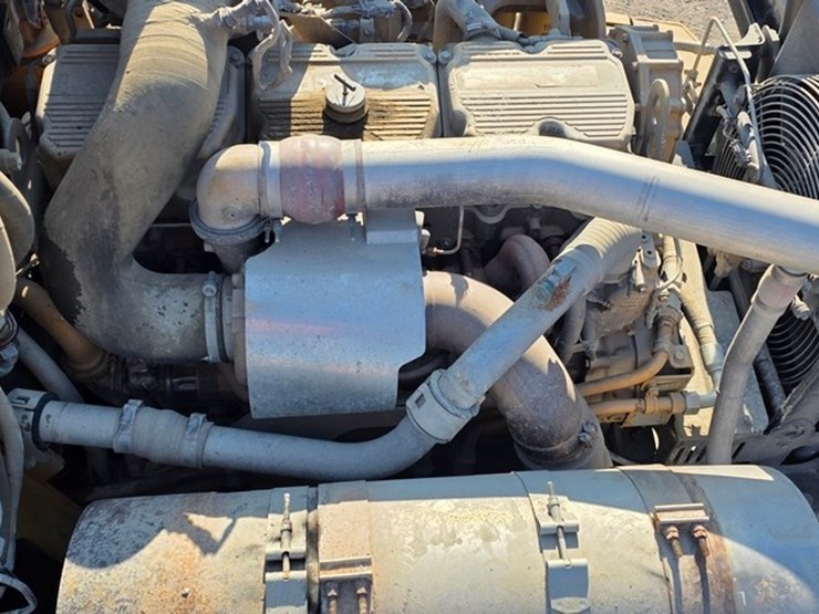 2014-caterpillar-740b-image-65