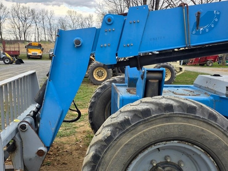 2011-genie-gth844-image-10