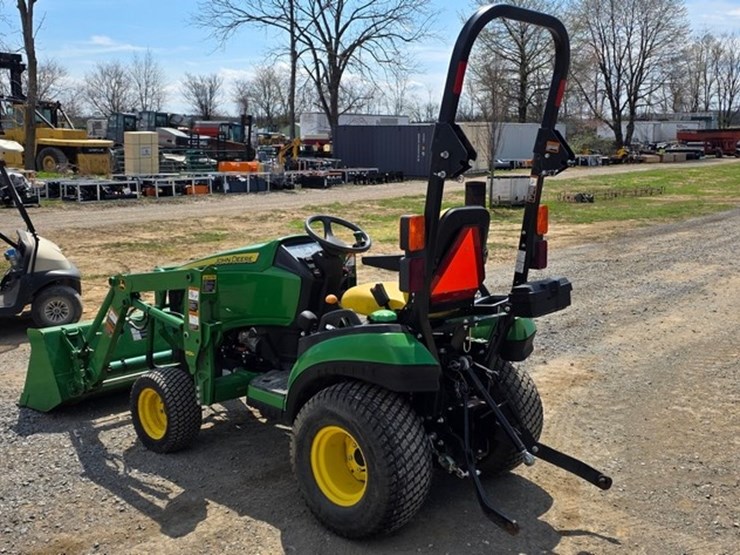 2014-john-deere-1025r-image-4