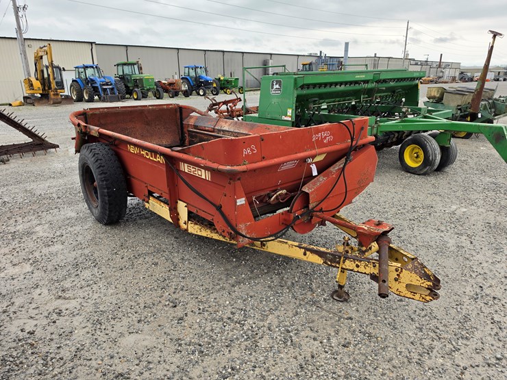 new-holland-520-image-1