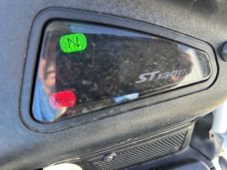 2009-honda-st1300-motorcycle-image-22