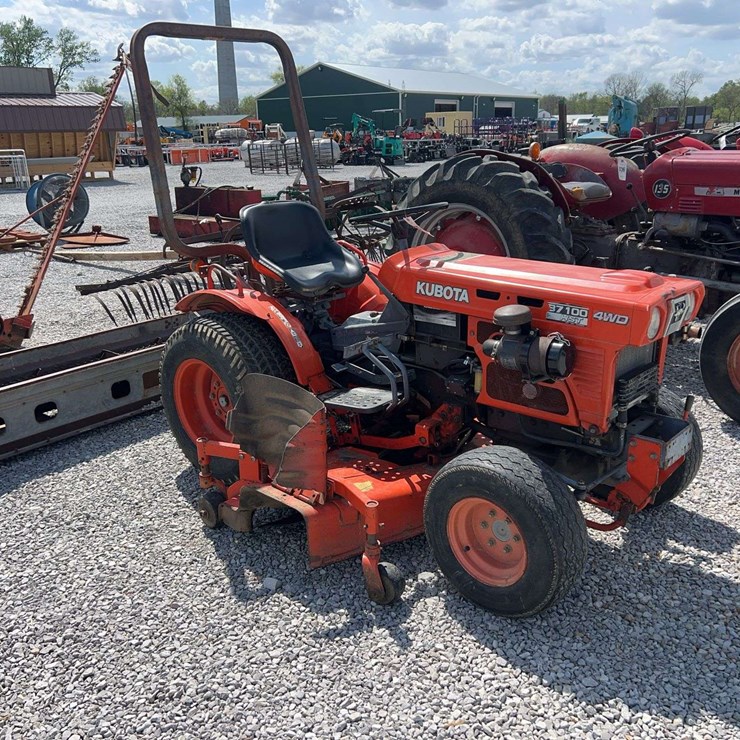 KUBOTA B7100