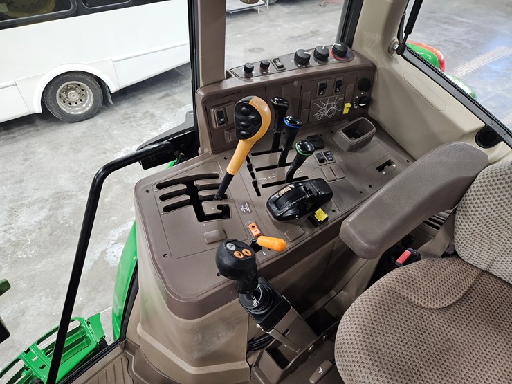 2020-john-deere-6145m-image-18