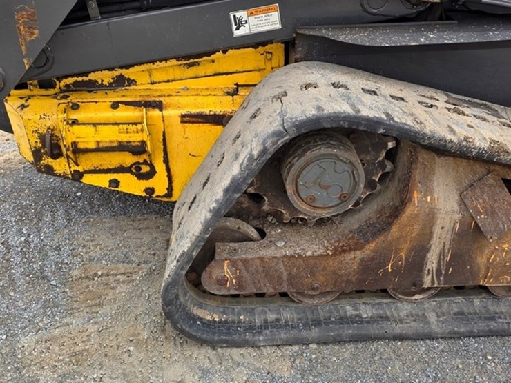 2010-new-holland-c185-image-14