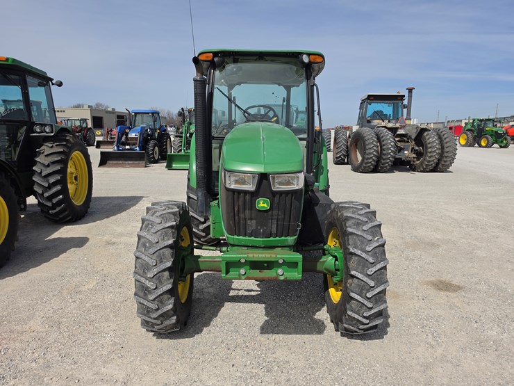 2016-john-deere-5100e-image-2