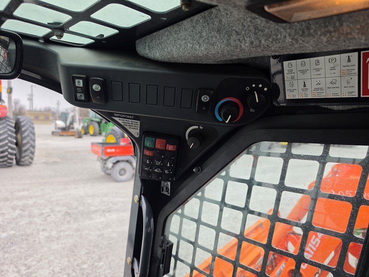 2023-deere-317g-image-11