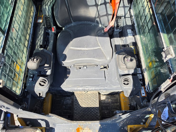 2023-deere-317g-image-9