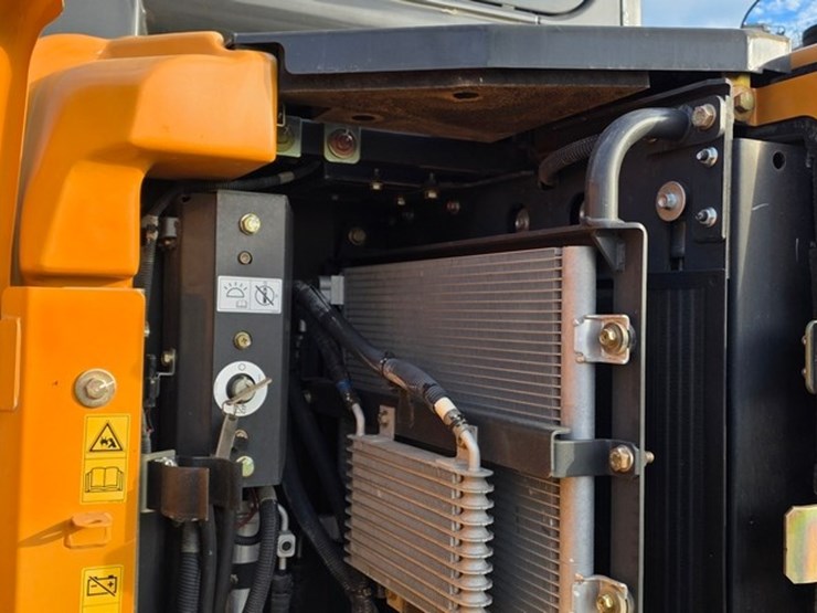 2021-case-cx80c-image-57