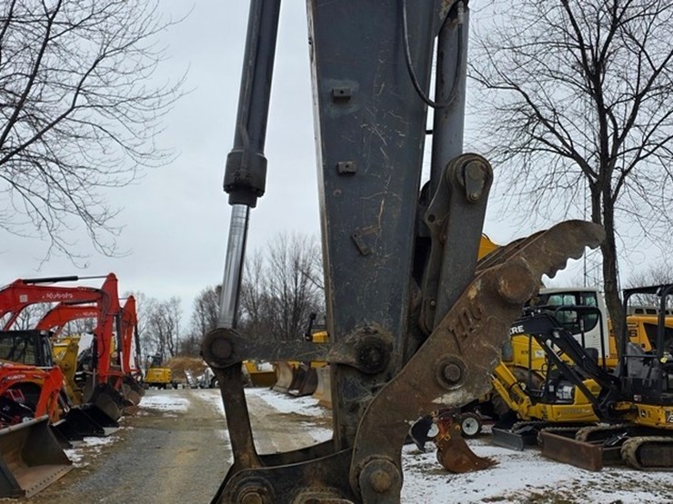 2012-deere-200d-lc-image-55