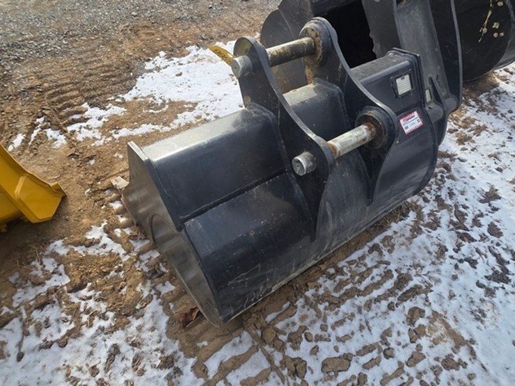 2020-new-holland-e57c-image-93