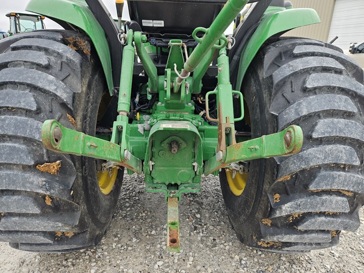 2017-john-deere-3033r-image-12