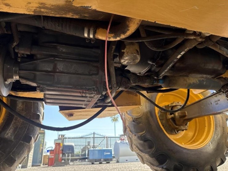 new-holland-lb115-image-38