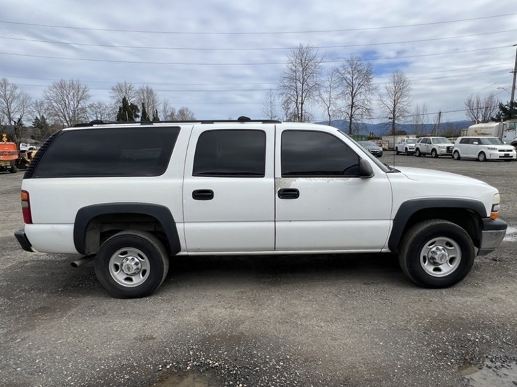 2001-chevrolet-suburban-image-3