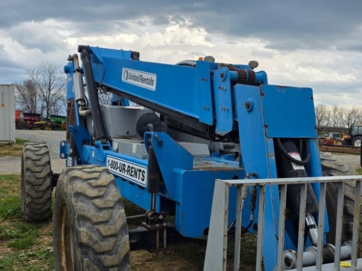 2011-genie-gth844-image-31