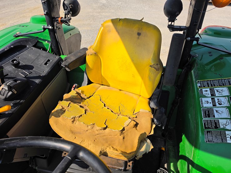 2017-john-deere-6110m-image-18