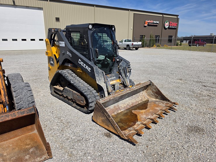 2023-deere-317g-image-1