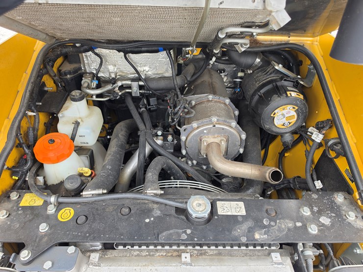 2023-deere-317g-image-18