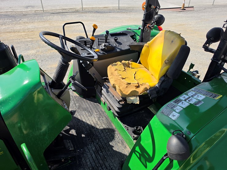 2017-john-deere-6110m-image-17