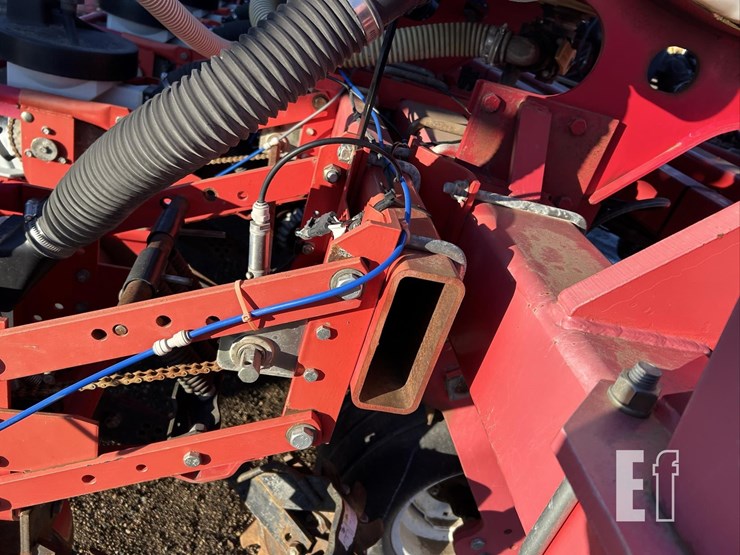 2009-white-8516-image-23