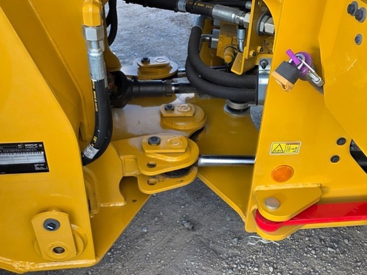 2024-caterpillar-930-image-18