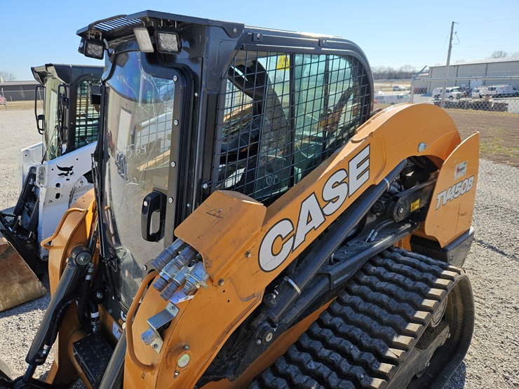 2024-case-tv450b-image-24