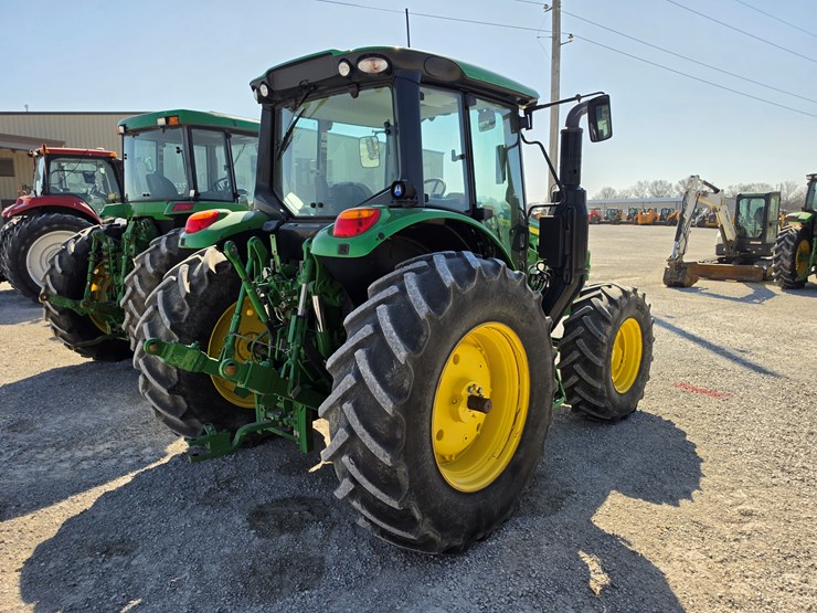 2020-john-deere-6110m-image-16