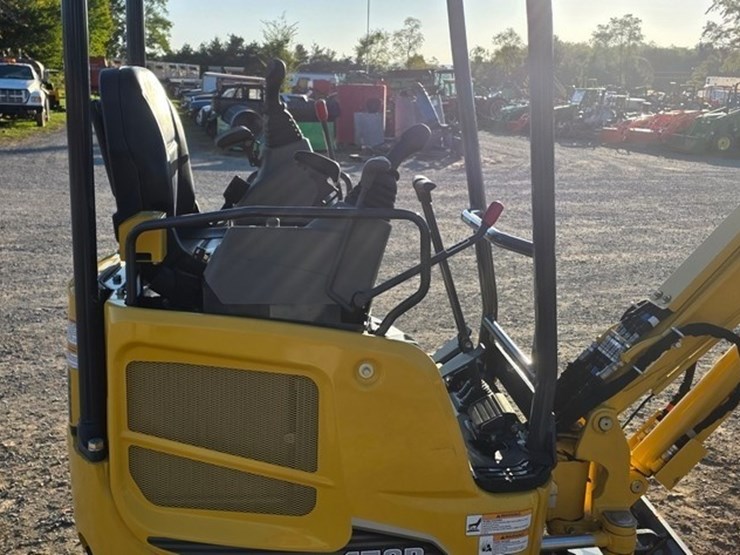 2022-kobelco-sk17sr-image-24