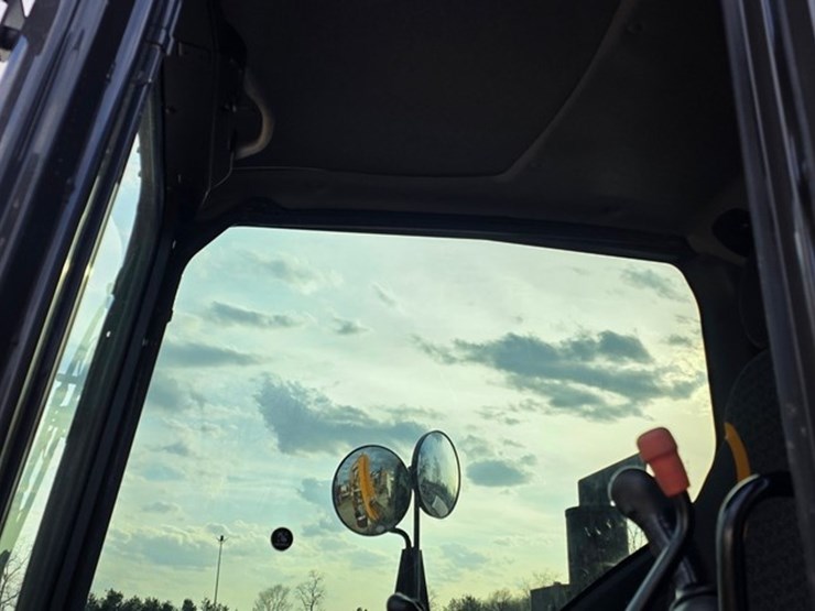 2021-case-cx80c-image-63