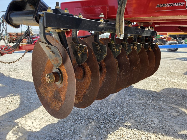 2021-case-ih-345-image-15