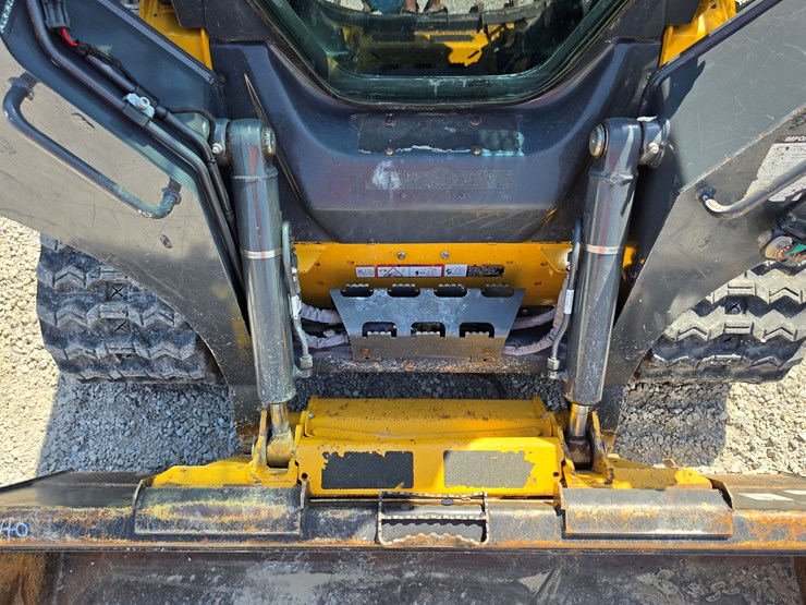 2023-deere-325g-image-5