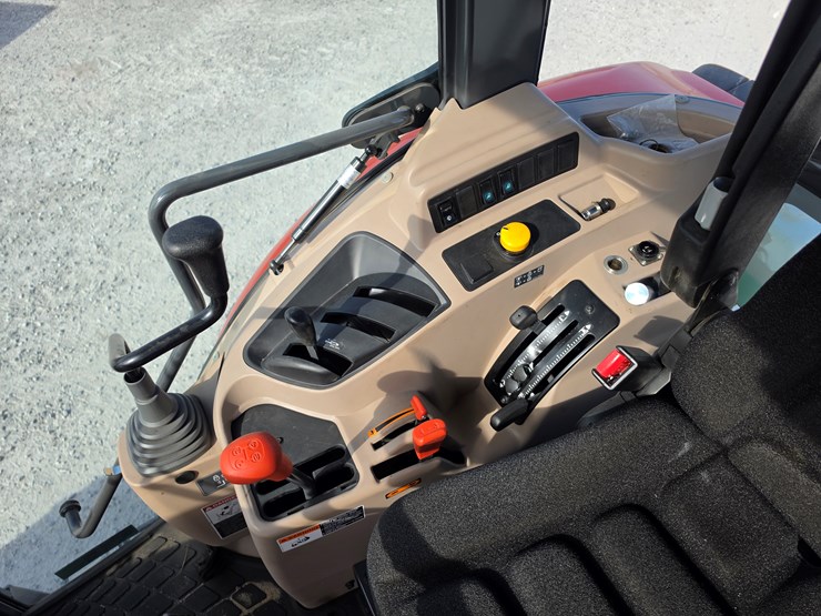 2022-kubota-m7060-image-14