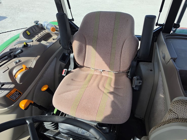 2022-john-deere-6135e-image-14