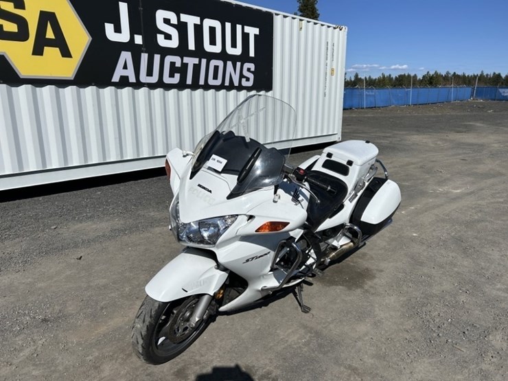 2009-honda-st1300-motorcycle-image-1