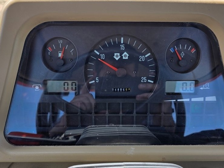 2005-agco-lt75-image-58