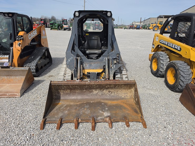 2022-deere-317g-image-2