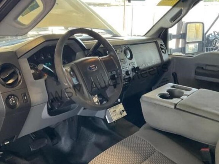 2013-ford-f550-image-24