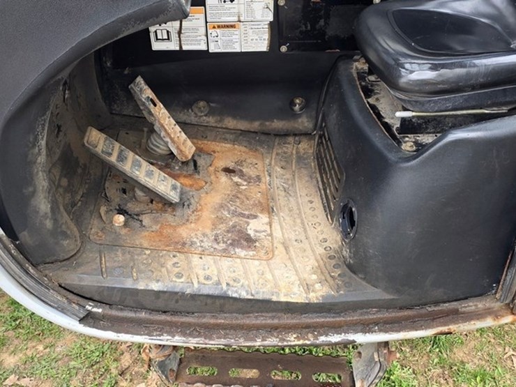 2011-genie-gth844-image-38