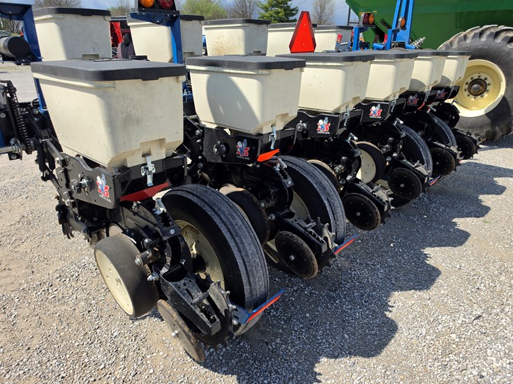 2016-kinze-3000-image-9