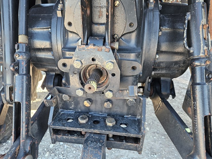 2012-case-ih-farmall-125a-image-13