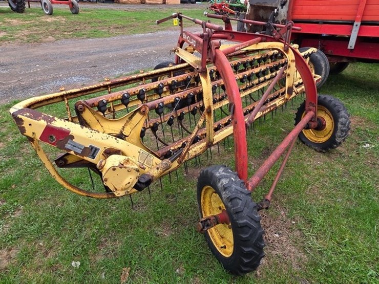 new-holland-258-image-3