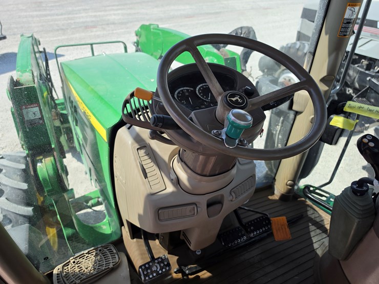 2016-john-deere-6110r-image-13